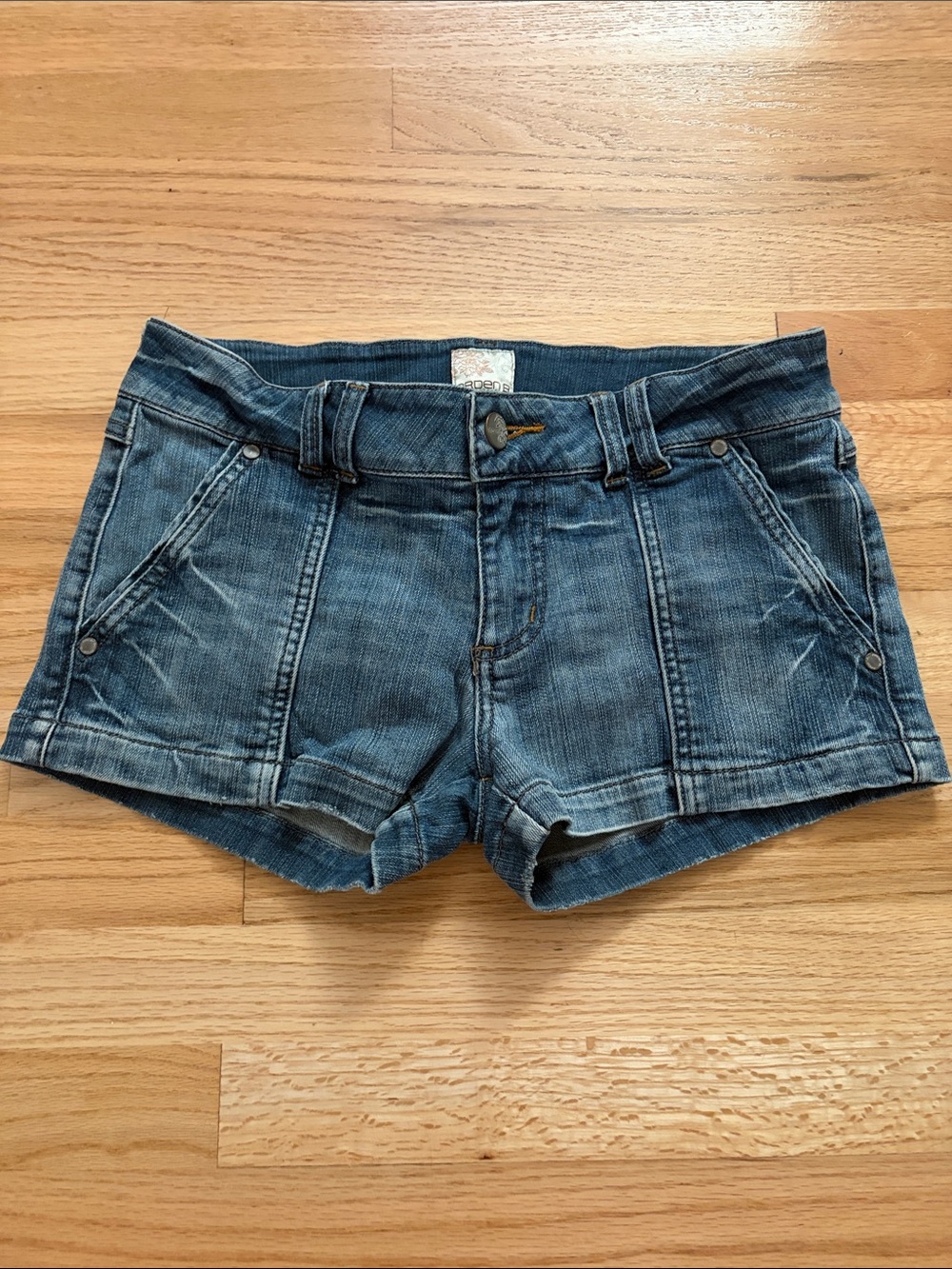 NWOT Arden B Distressed Indigo Denim Short Shorts